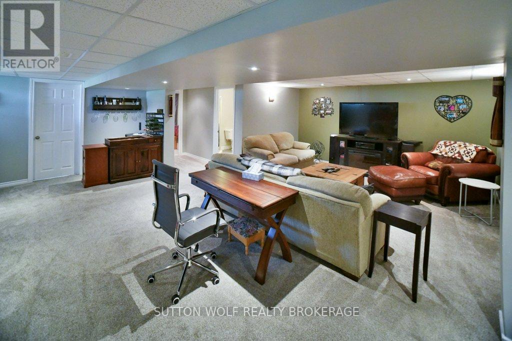 566 Dewan Street, Strathroy-Caradoc (Ne), Ontario  N7G 3C7 - Photo 17 - X9375323