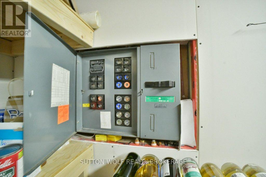 566 Dewan Street, Strathroy-Caradoc (Ne), Ontario  N7G 3C7 - Photo 24 - X9375323