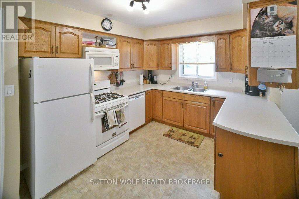 566 Dewan Street, Strathroy-Caradoc (Ne), Ontario  N7G 3C7 - Photo 5 - X9375323