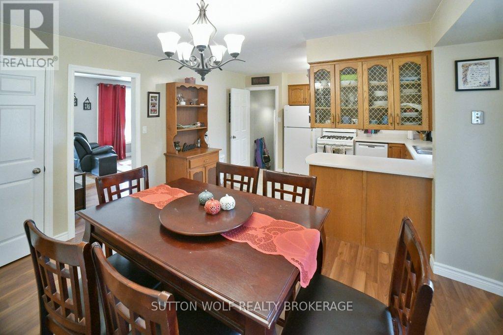 566 Dewan Street, Strathroy-Caradoc (Ne), Ontario  N7G 3C7 - Photo 7 - X9375323