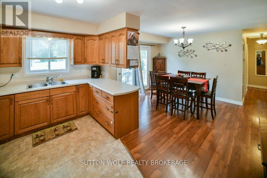 566 Dewan Street, Strathroy-Caradoc (Ne), Ontario  N7G 3C7 - Photo 9 - X9375323