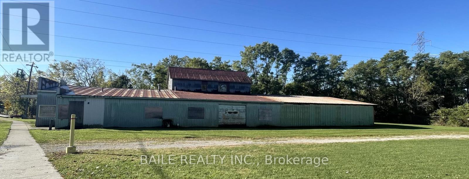 3211 River Street, Brooke-Alvinston (Brooke Alvinston), Ontario  N0N 1A0 - Photo 2 - X9377209