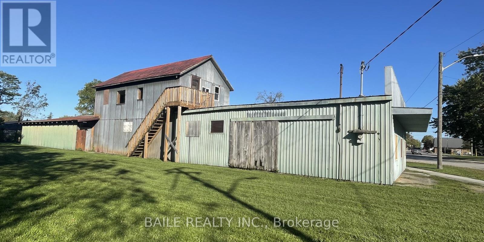 3211 River Street, Brooke-Alvinston (Brooke Alvinston), Ontario  N0N 1A0 - Photo 3 - X9377209