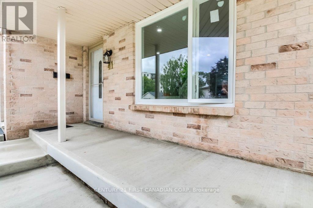 41 Erica Crescent, London, Ontario  N6E 3P4 - Photo 2 - X9377249