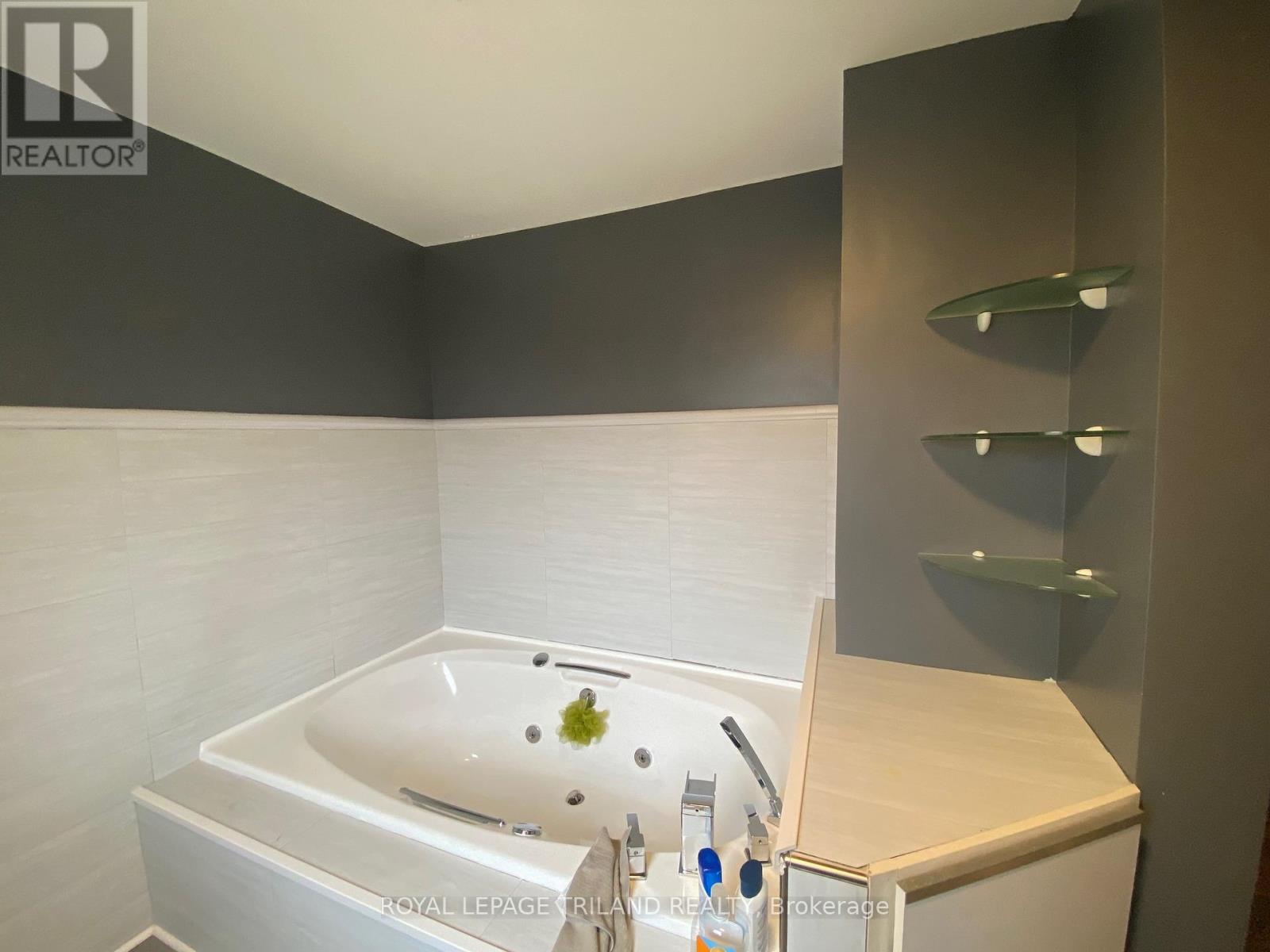 904 Willow Drive, London, Ontario  N6E 1P1 - Photo 12 - X9377387