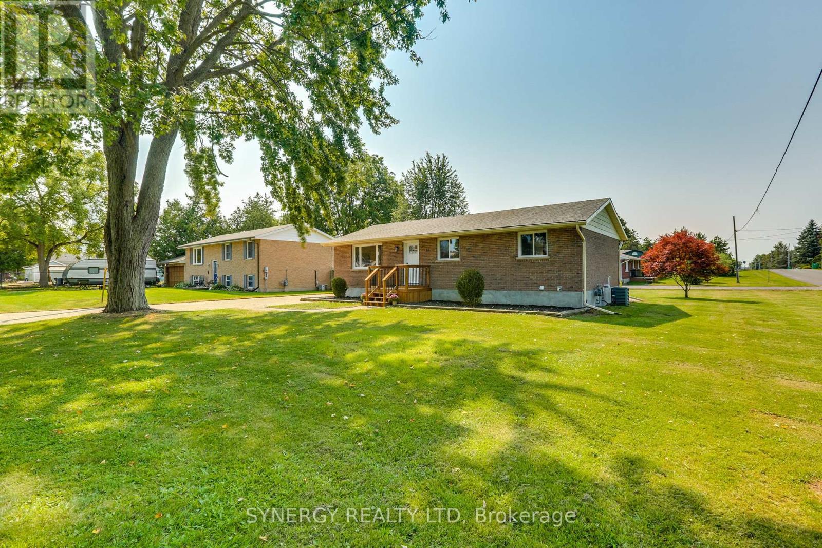 32 Clark Street, Strathroy-Caradoc (Melbourne), Ontario  N0L 1T0 - Photo 2 - X9377615