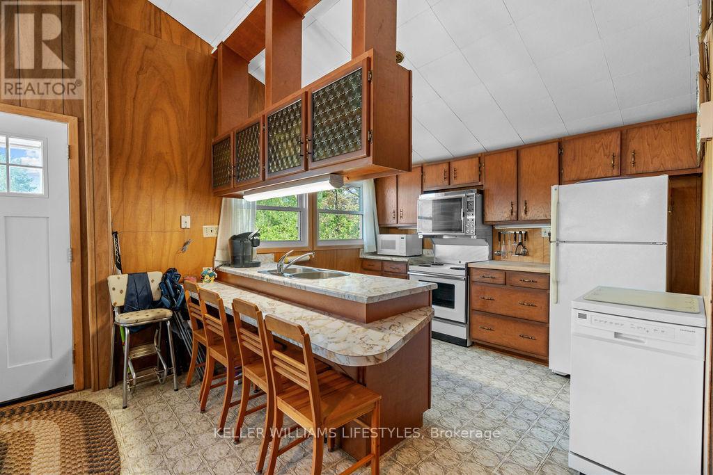 7403 Sanderson Road, Lambton Shores (Port Franks), Ontario  N0M 2L0 - Photo 10 - X9382118