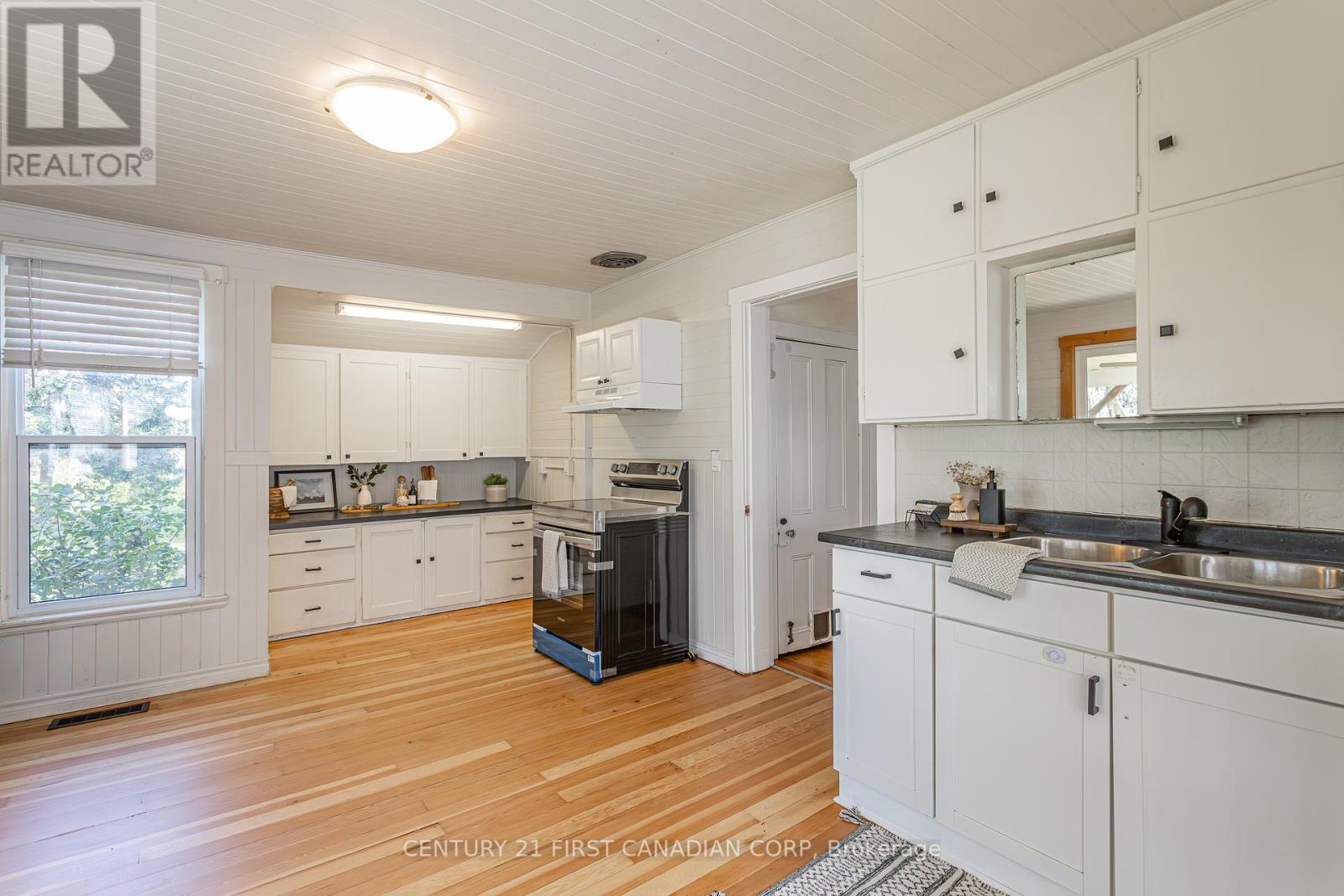 9398 Glendon Drive, Strathroy-Caradoc (Mount Brydges), Ontario  N0L 1W0 - Photo 15 - X9382744