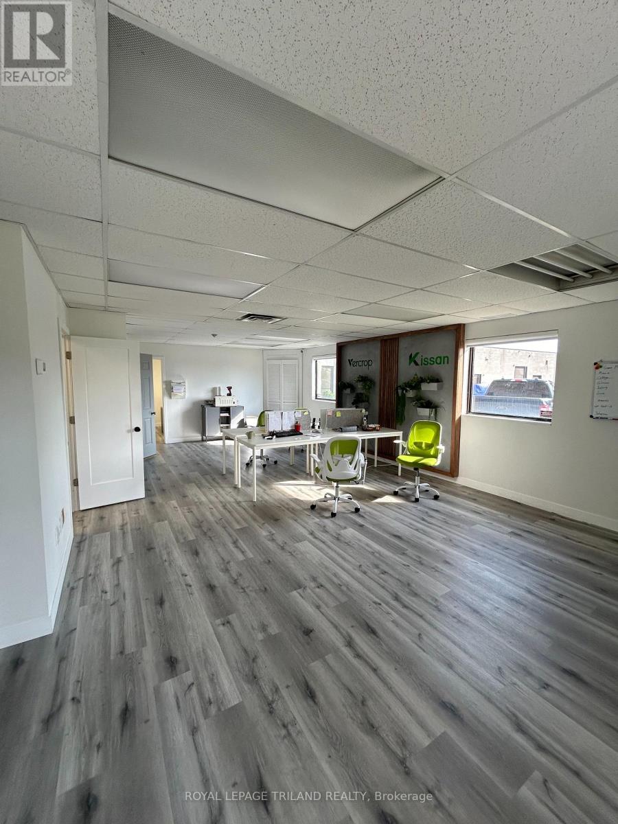 156-160 Newbold Court, London, Ontario  N6E 1K3 - Photo 2 - X9382756