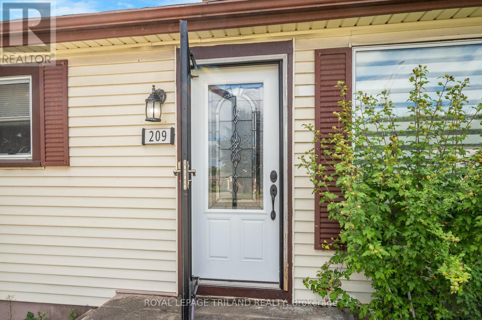 209 Highbury Avenue N, London, Ontario  N5Z 2W6 - Photo 4 - X9383365