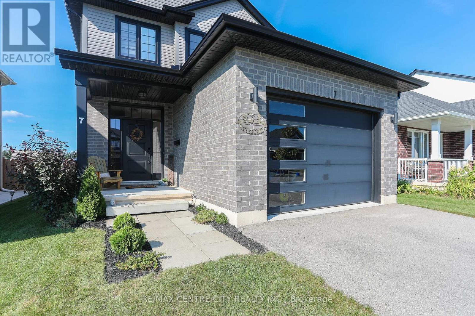 7 Oxford Terrace, St. Thomas, Ontario  N5R 0J9 - Photo 3 - X9383483