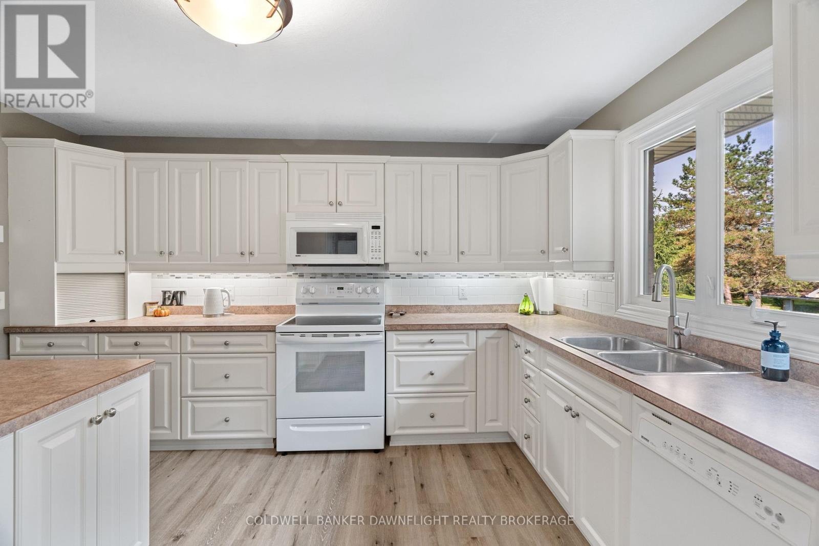 2162 Parkhill Drive, North Middlesex (Parkhill), Ontario  N0M 2K0 - Photo 14 - X9383716