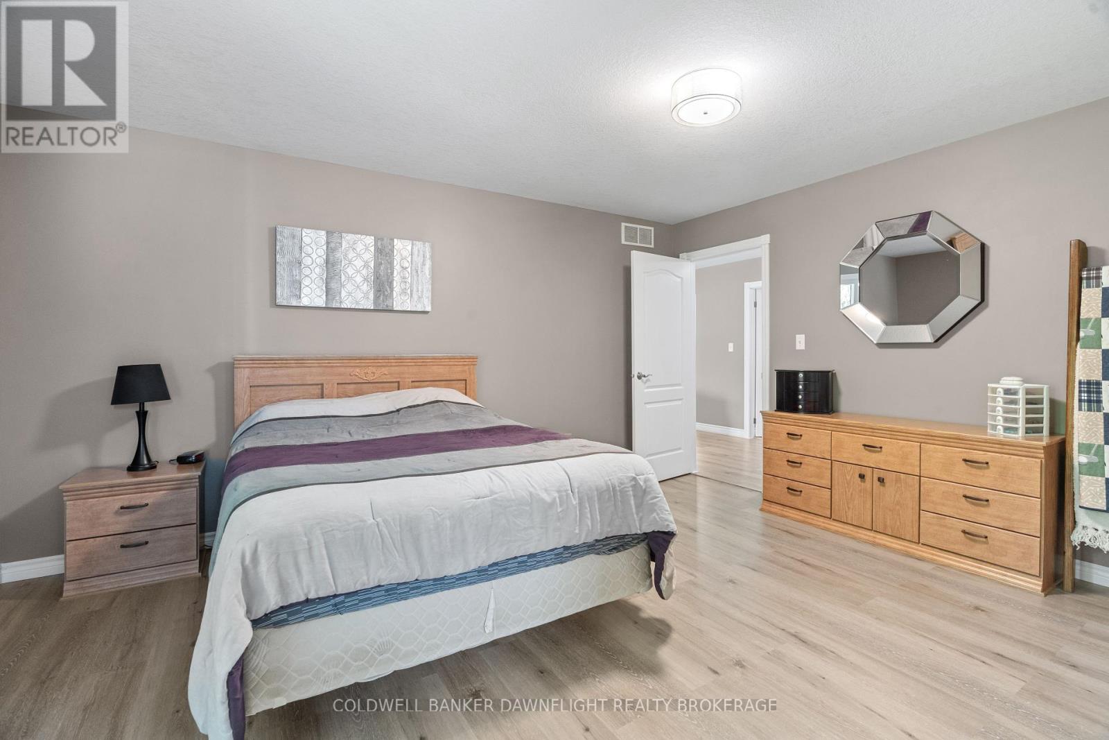 2162 Parkhill Drive, North Middlesex (Parkhill), Ontario  N0M 2K0 - Photo 18 - X9383716