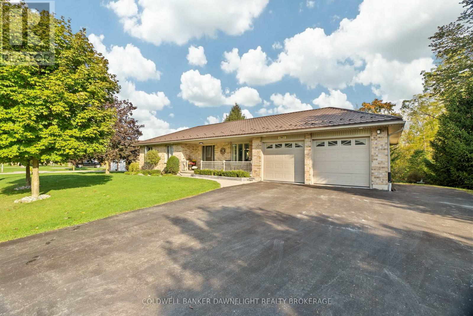 2162 Parkhill Drive, North Middlesex (Parkhill), Ontario  N0M 2K0 - Photo 2 - X9383716