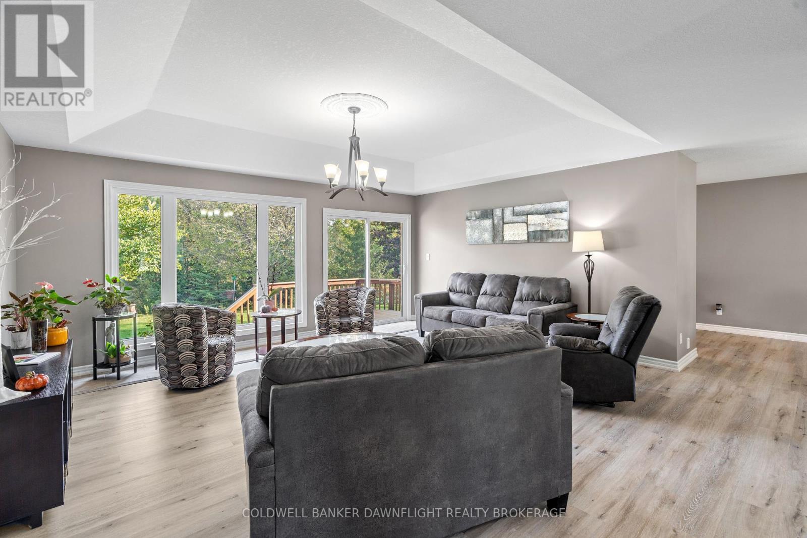 2162 Parkhill Drive, North Middlesex (Parkhill), Ontario  N0M 2K0 - Photo 8 - X9383716