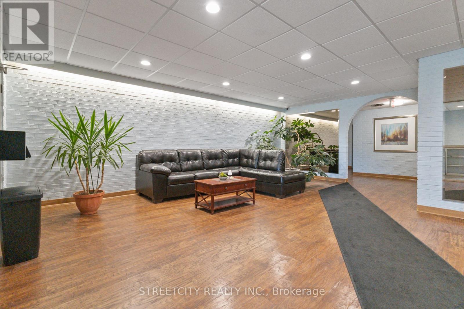 404 - 1106 Jalna Boulevard S, London, Ontario  N6E 2R9 - Photo 4 - X9385232