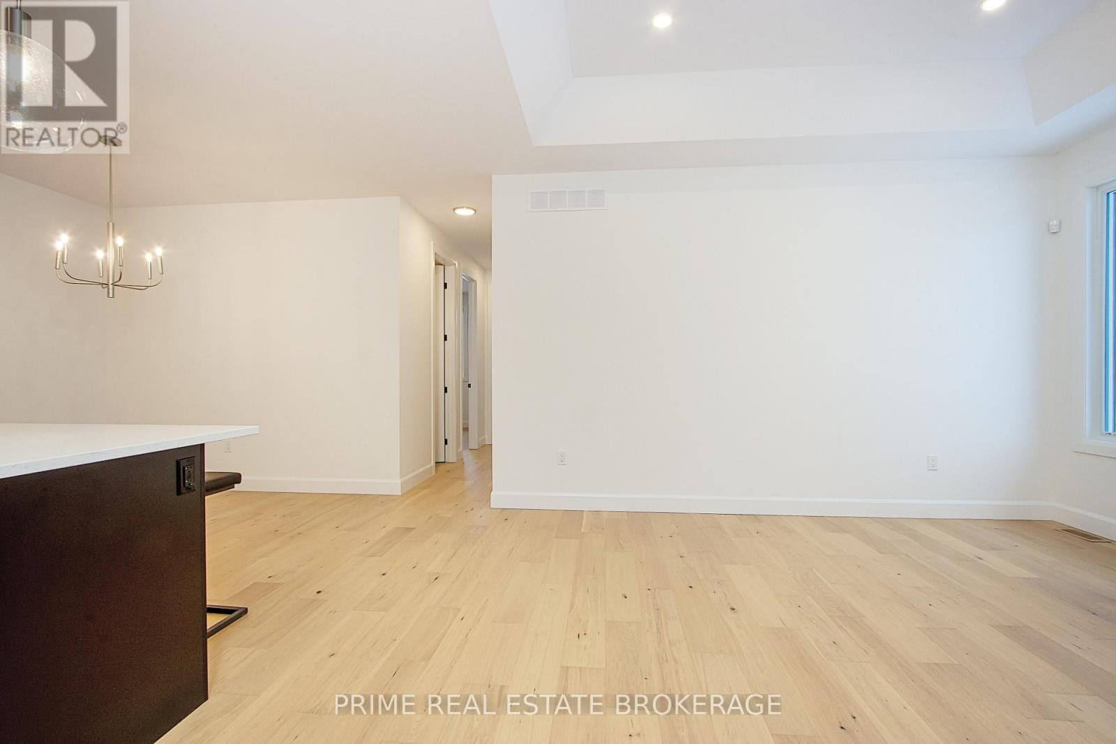 71 - 11 Coastal Crescent, Lambton Shores (Grand Bend), Ontario  N0M 1T0 - Photo 13 - X9385324