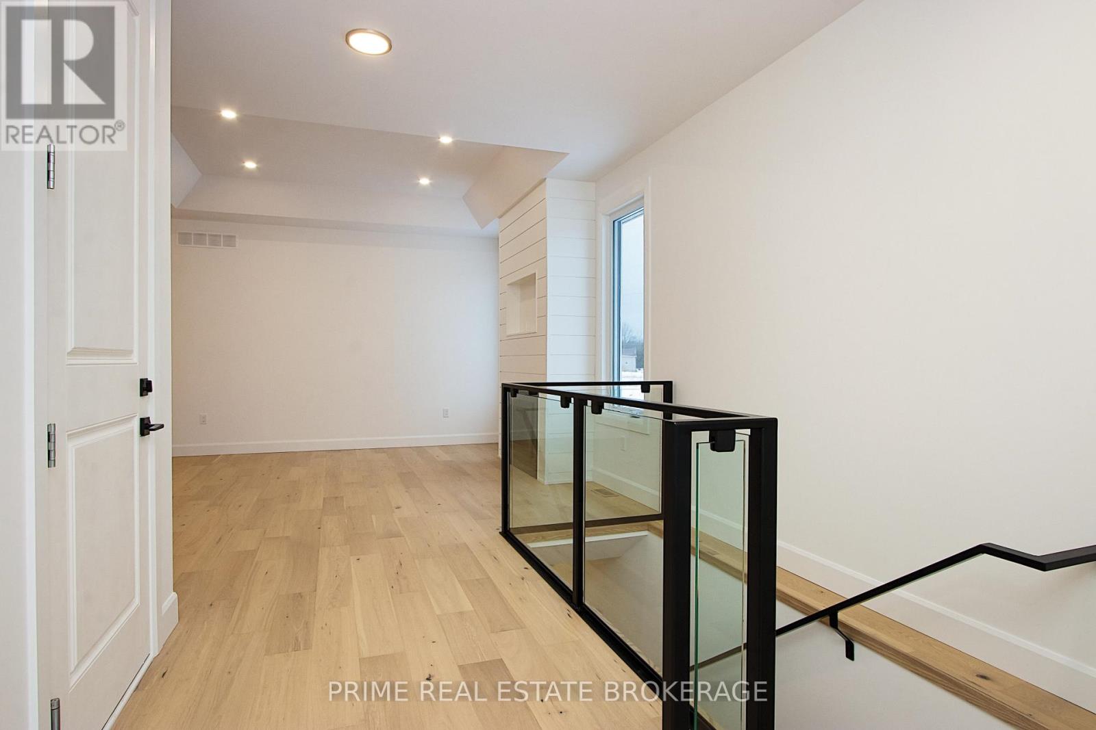 71 - 11 Coastal Crescent, Lambton Shores (Grand Bend), Ontario  N0M 1T0 - Photo 2 - X9385324