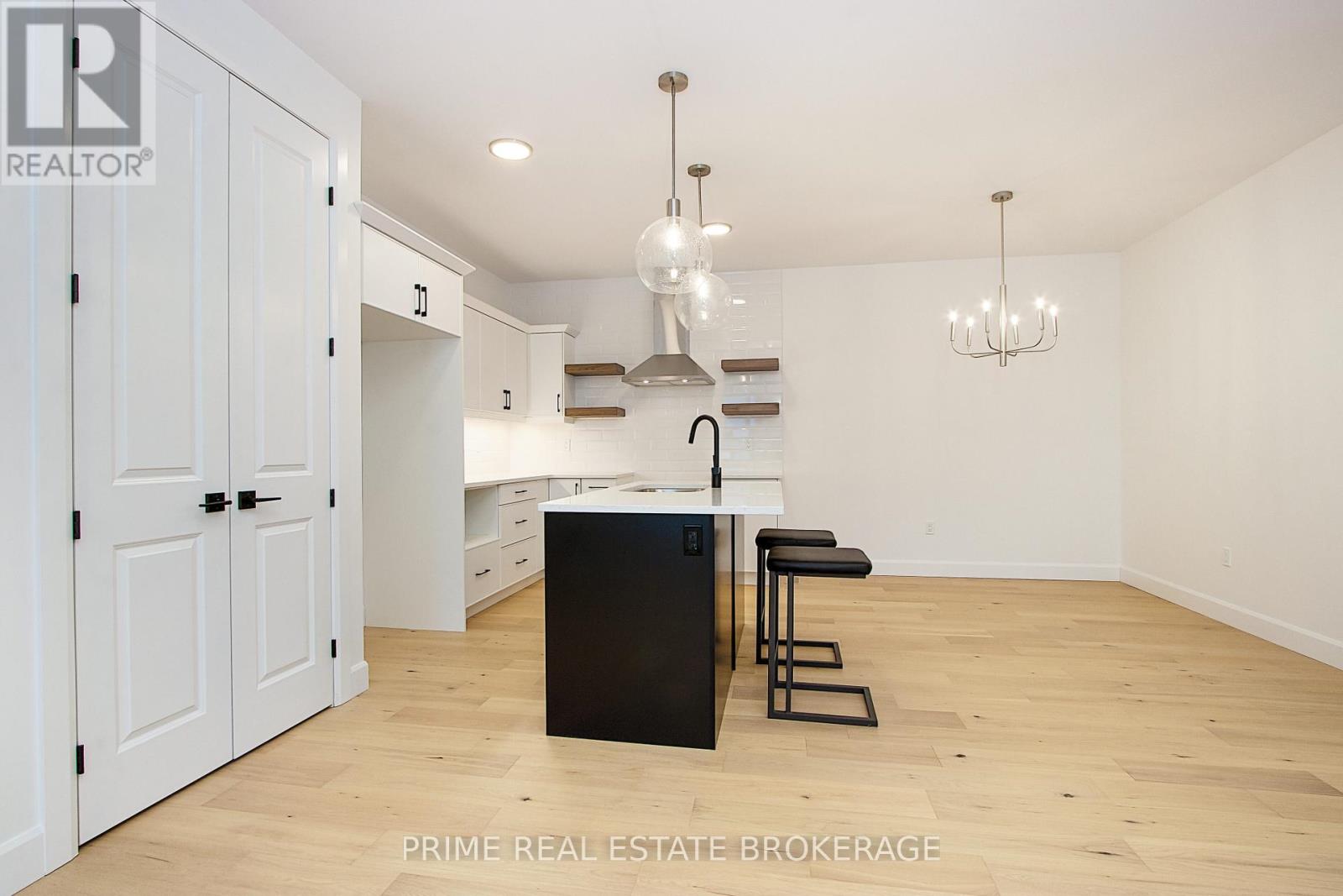 71 - 11 Coastal Crescent, Lambton Shores (Grand Bend), Ontario  N0M 1T0 - Photo 4 - X9385324