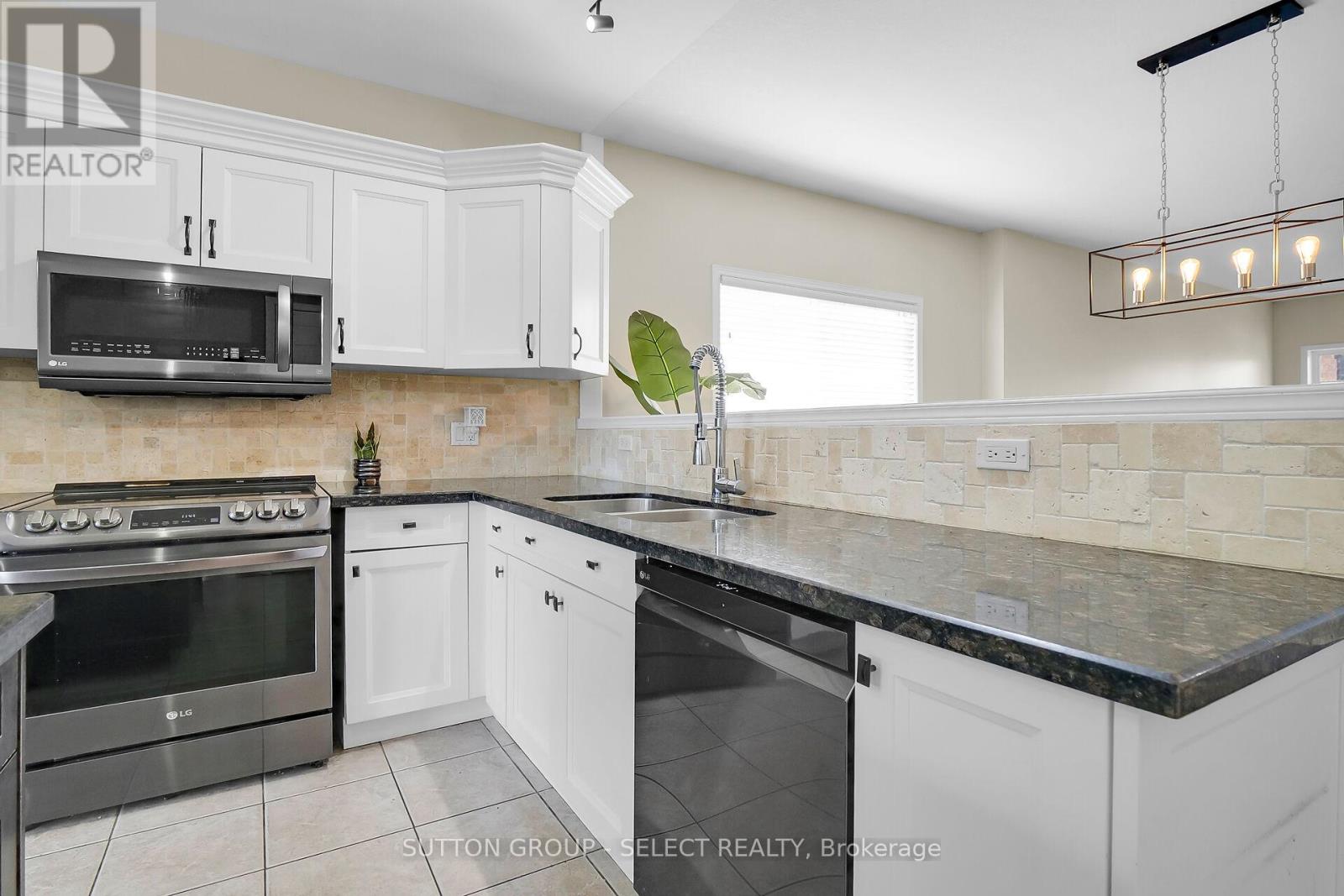 61 Willow Crescent, Strathroy-Caradoc (Ne), Ontario  N7G 4G3 - Photo 11 - X9385333