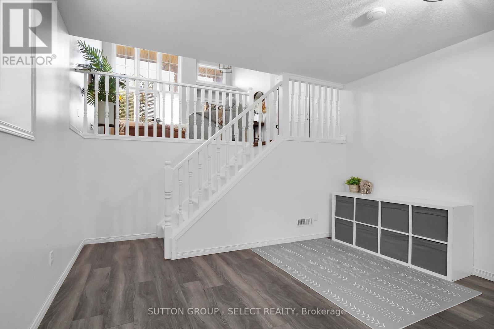 61 Willow Crescent, Strathroy-Caradoc (Ne), Ontario  N7G 4G3 - Photo 16 - X9385333