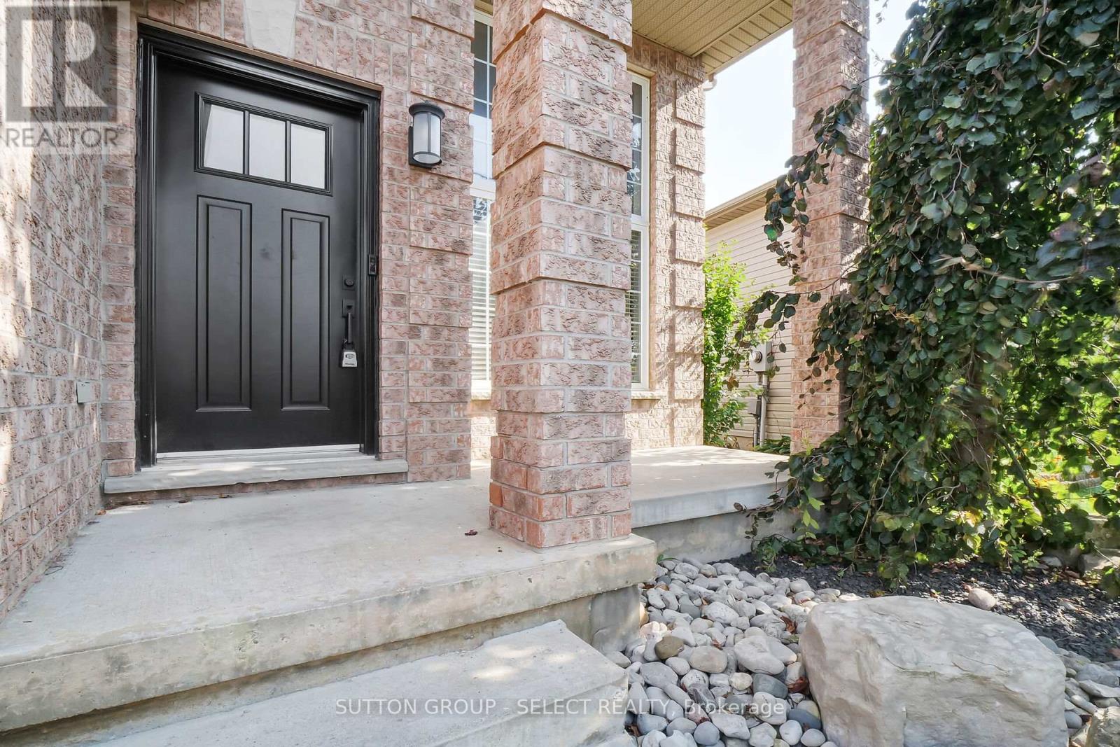 61 Willow Crescent, Strathroy-Caradoc (Ne), Ontario  N7G 4G3 - Photo 3 - X9385333