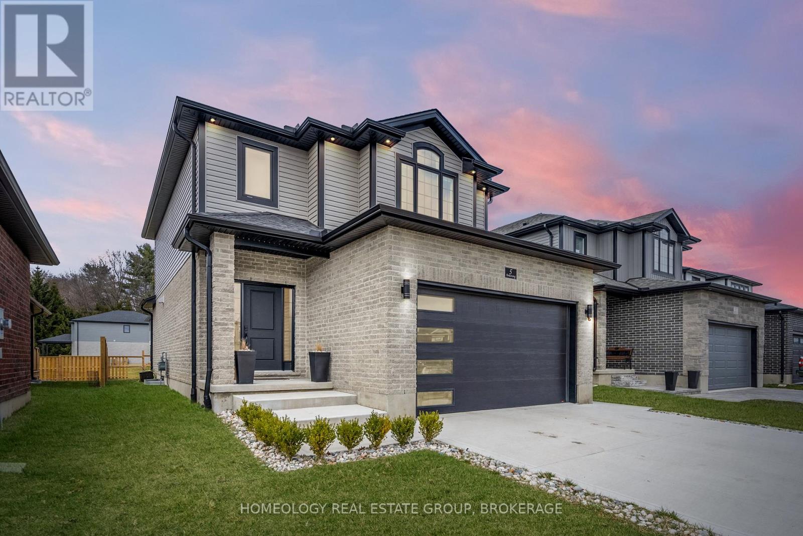 5 Armstrong Street, Strathroy-Caradoc (Mount Brydges), Ontario  N0L 1W0 - Photo 2 - X9385639