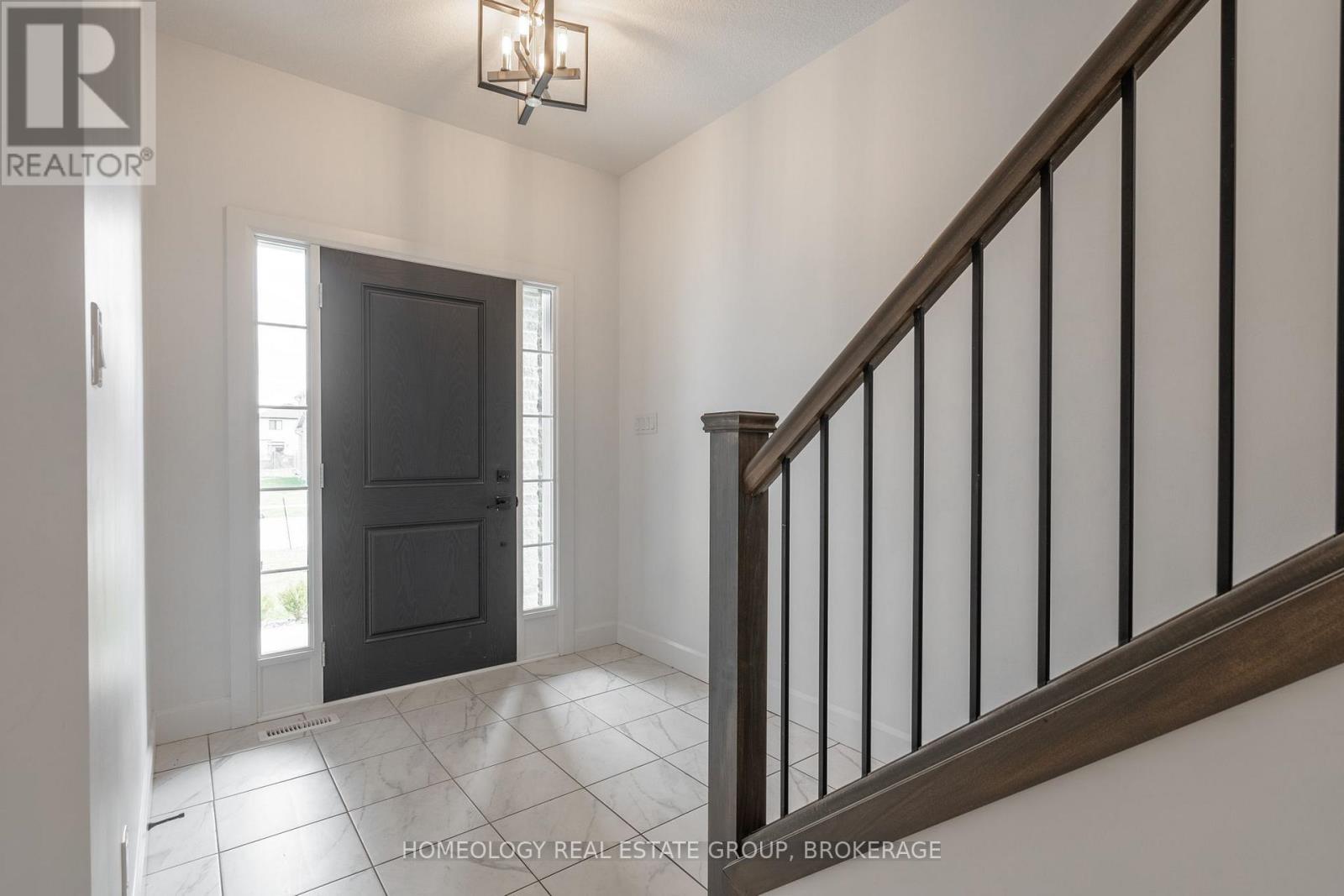 5 Armstrong Street, Strathroy-Caradoc (Mount Brydges), Ontario  N0L 1W0 - Photo 3 - X9385639