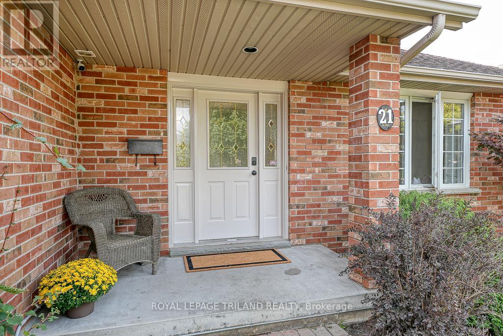 21 Oriole Crescent, Woodstock, Ontario  N4T 1T1 - Photo 2 - X9386028