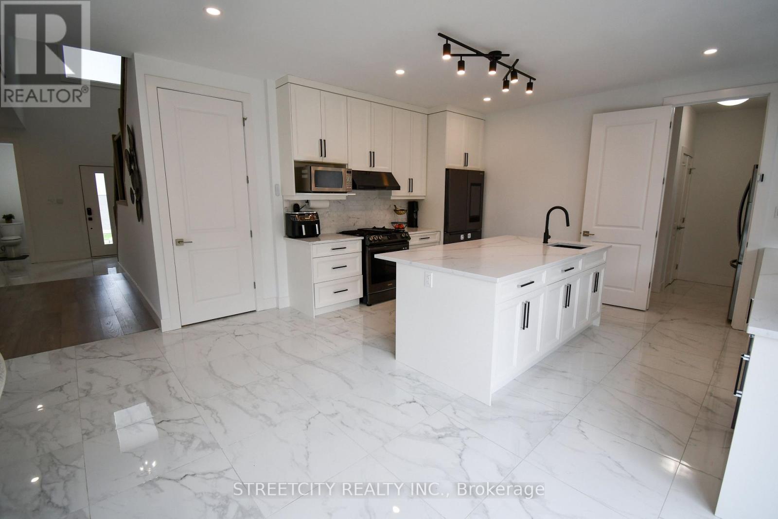 2705 Oriole Drive, London, Ontario  N6M 0G6 - Photo 8 - X9386747