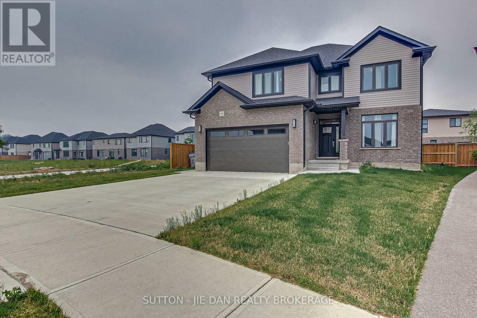 98 LOCKY LANE, middlesex centre (komoka), Ontario