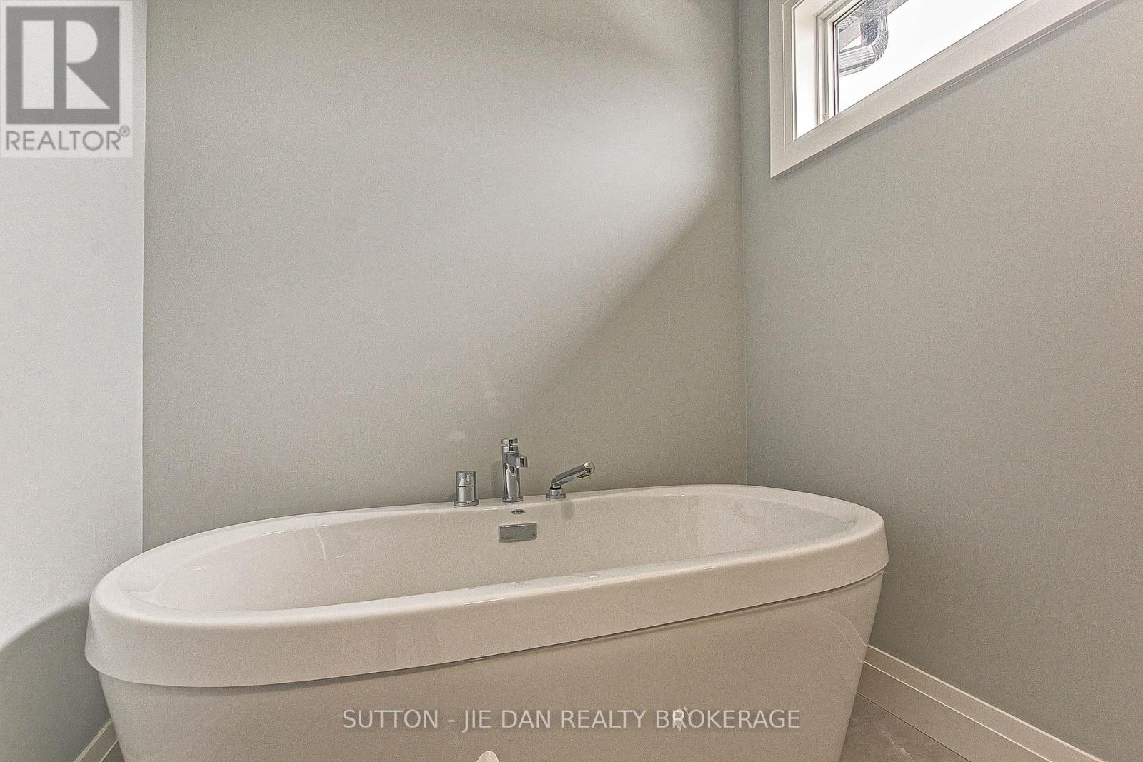 98 Locky Lane, Middlesex Centre (Komoka), Ontario  N0L 1R0 - Photo 24 - X9386867