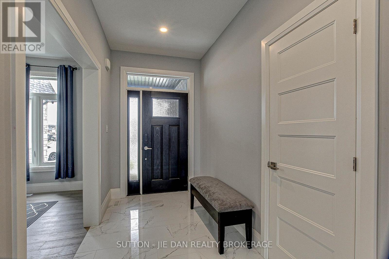 98 Locky Lane, Middlesex Centre (Komoka), Ontario  N0L 1R0 - Photo 3 - X9386867