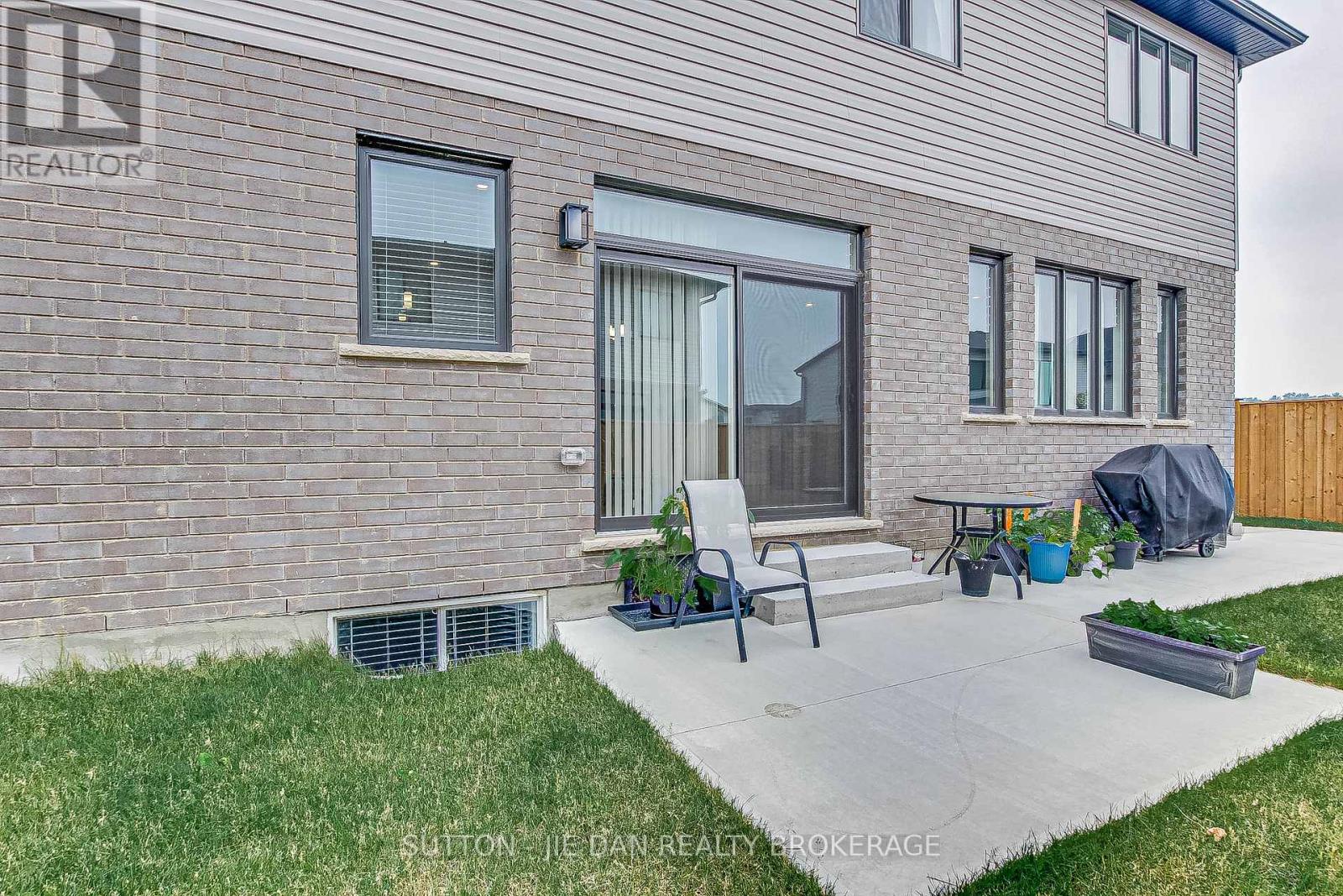 98 Locky Lane, Middlesex Centre (Komoka), Ontario  N0L 1R0 - Photo 39 - X9386867