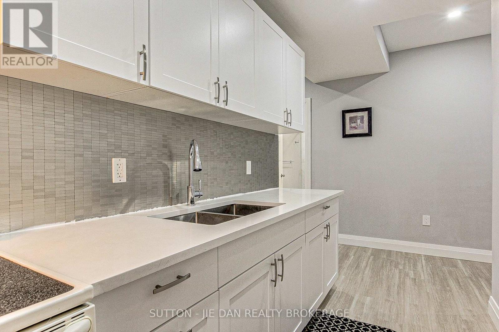 98 Locky Lane, Middlesex Centre (Komoka), Ontario  N0L 1R0 - Photo 9 - X9386867