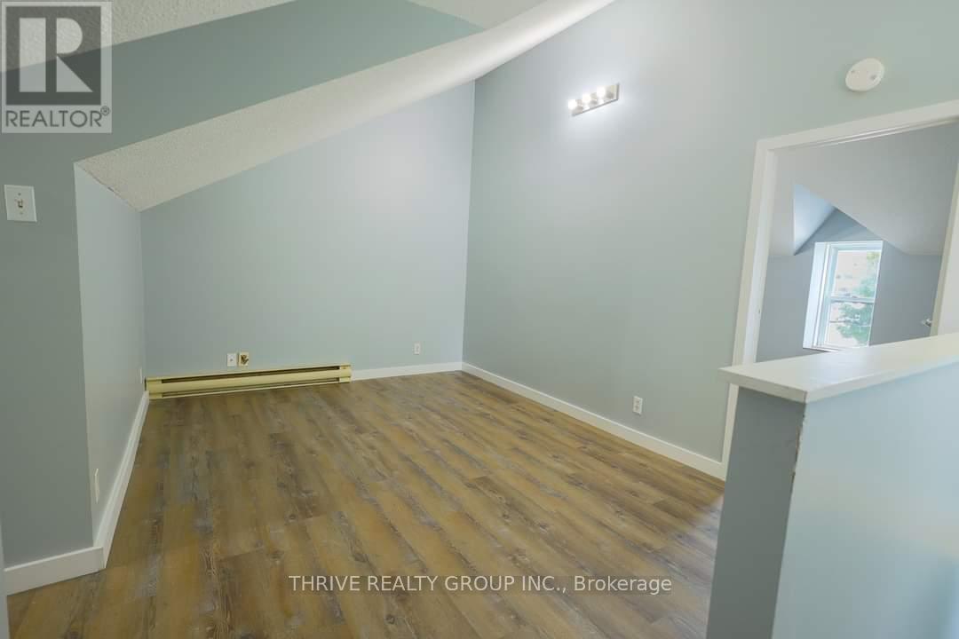 Upper - 211 Clarence Street, London, Ontario  N6B 2J9 - Photo 3 - X9387557