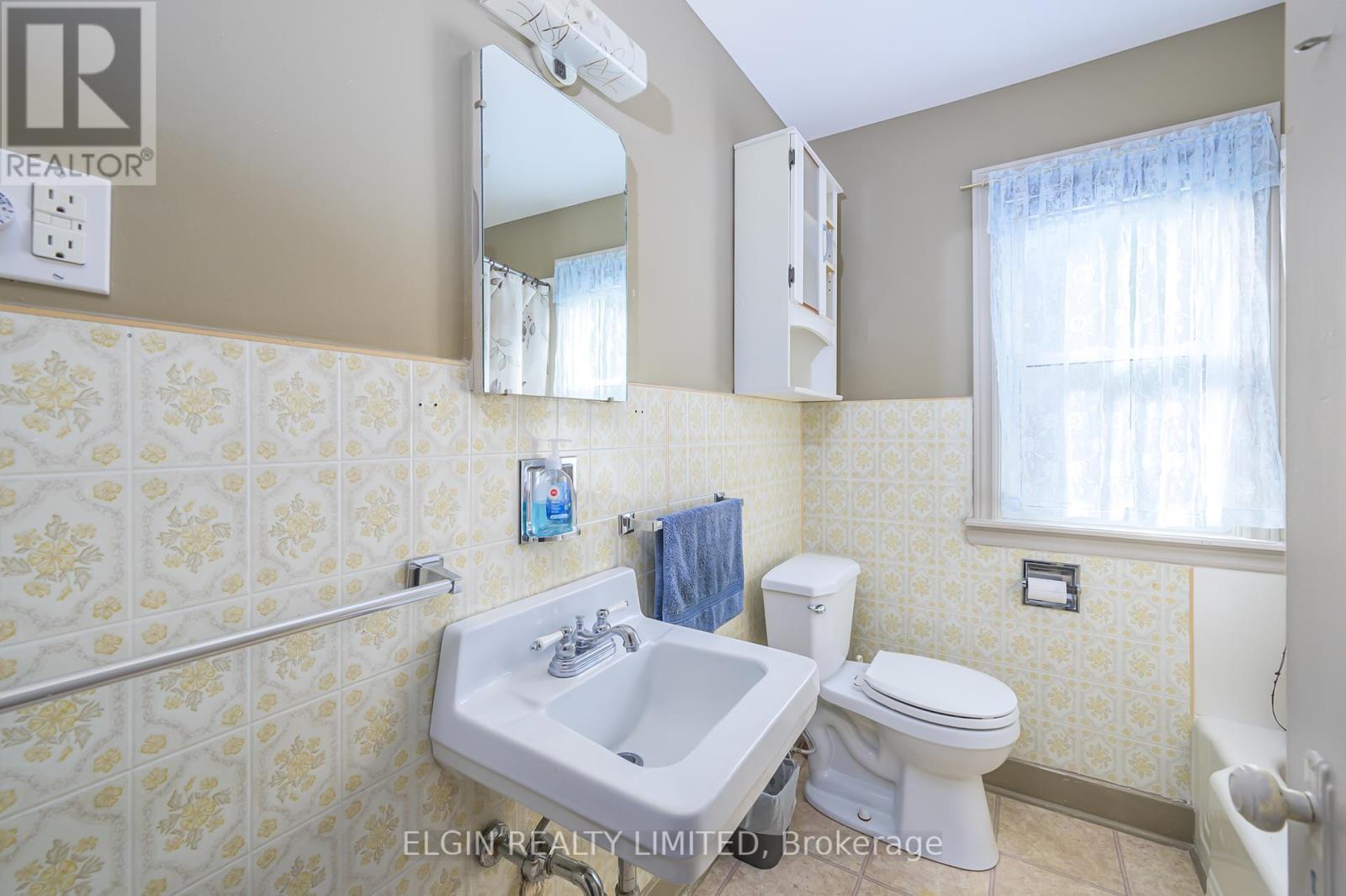35 First Avenue, St. Thomas, Ontario  N5R 4M7 - Photo 12 - X9389364