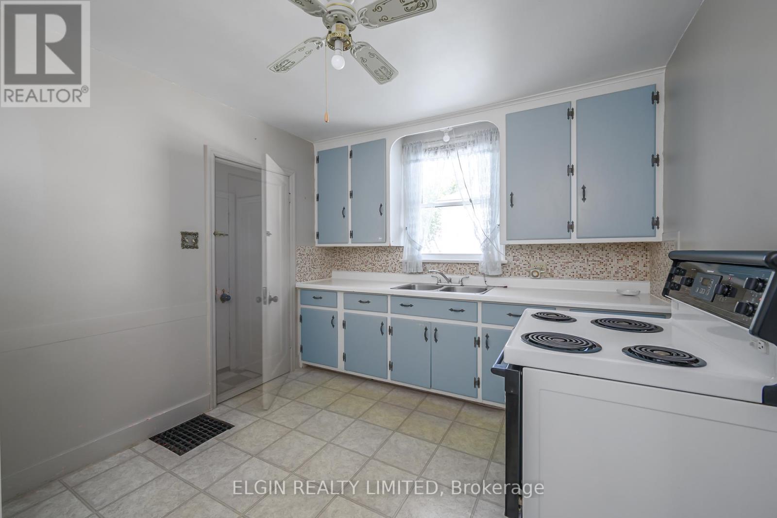 35 First Avenue, St. Thomas, Ontario  N5R 4M7 - Photo 5 - X9389364