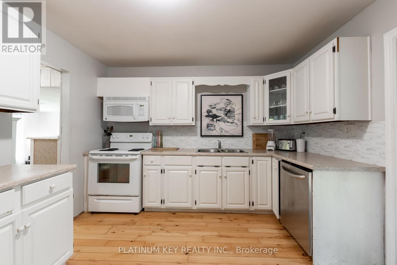 5409 Oak Avenue, Lambton Shores, Ontario  N0N 1J0 - Photo 4 - X9390512