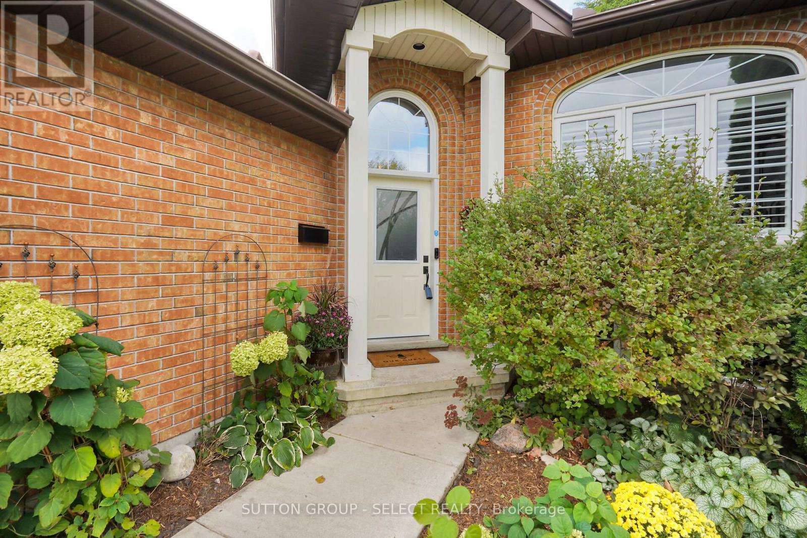 655 Thornwood Court, London, Ontario  N6H 5J5 - Photo 3 - X9391076