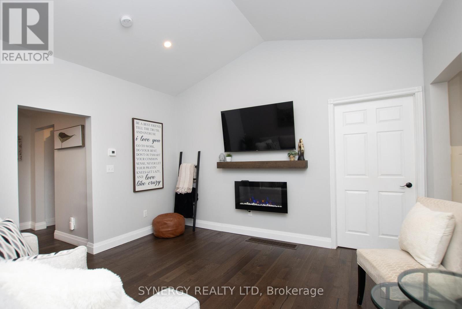 230 Currie Street, Southwest Middlesex (Glencoe), Ontario  N0L 1M0 - Photo 5 - X9391265