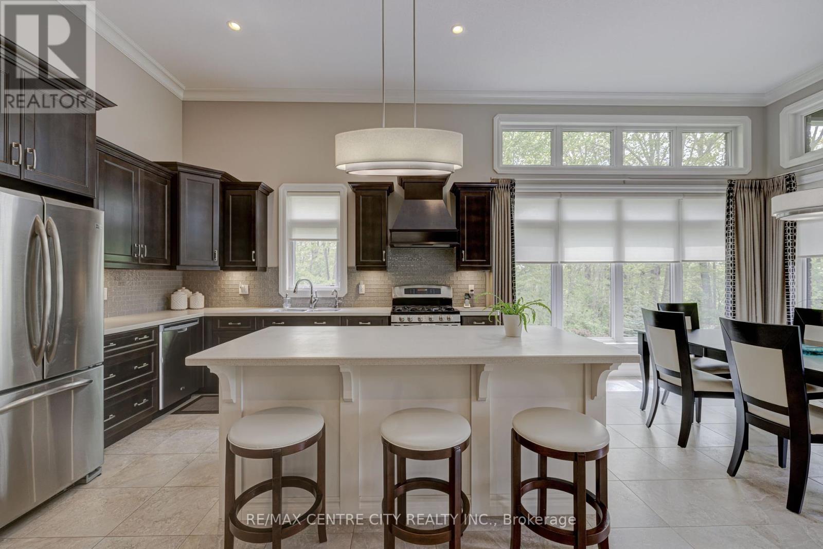 7 Drake Court, Strathroy-Caradoc (Sw), Ontario  N7G 0E1 - Photo 11 - X9396142