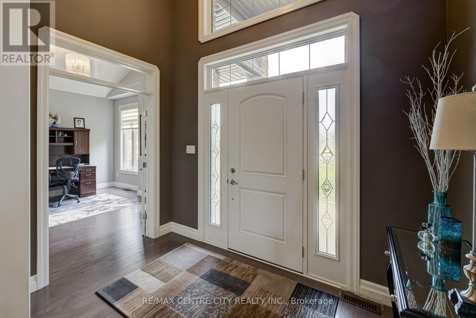 7 Drake Court, Strathroy-Caradoc (Sw), Ontario  N7G 0E1 - Photo 2 - X9396142