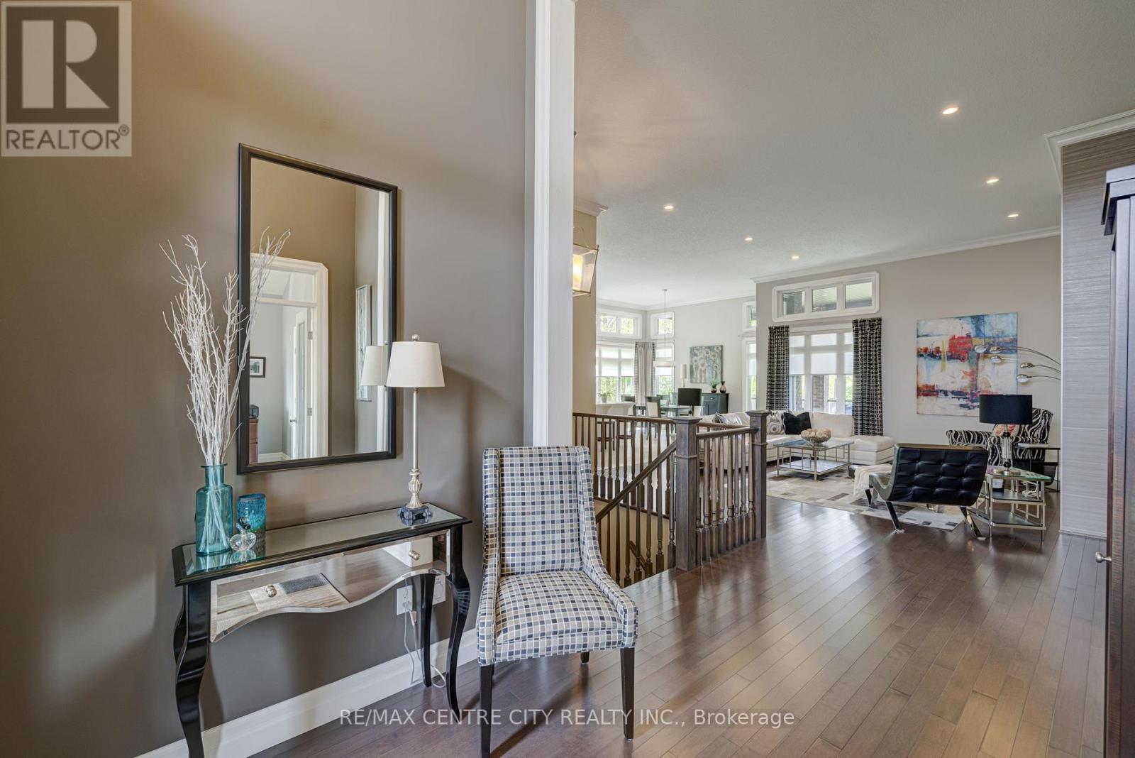 7 Drake Court, Strathroy-Caradoc (Sw), Ontario  N7G 0E1 - Photo 3 - X9396142
