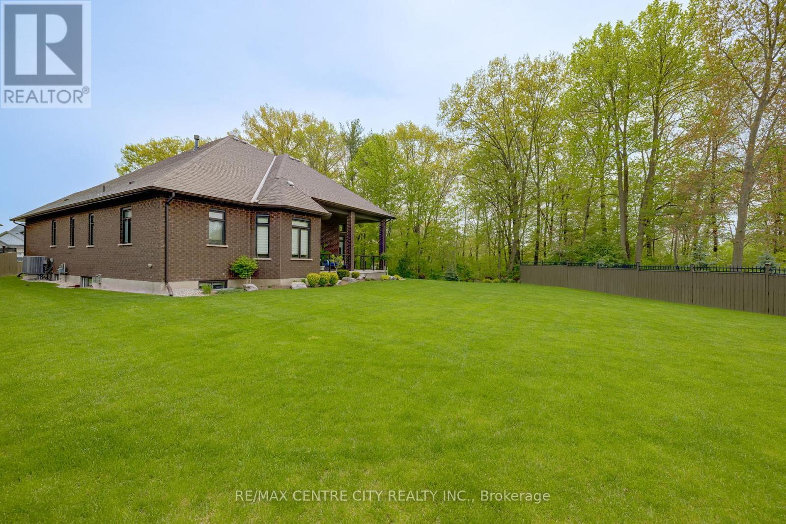 7 Drake Court, Strathroy-Caradoc (Sw), Ontario  N7G 0E1 - Photo 36 - X9396142