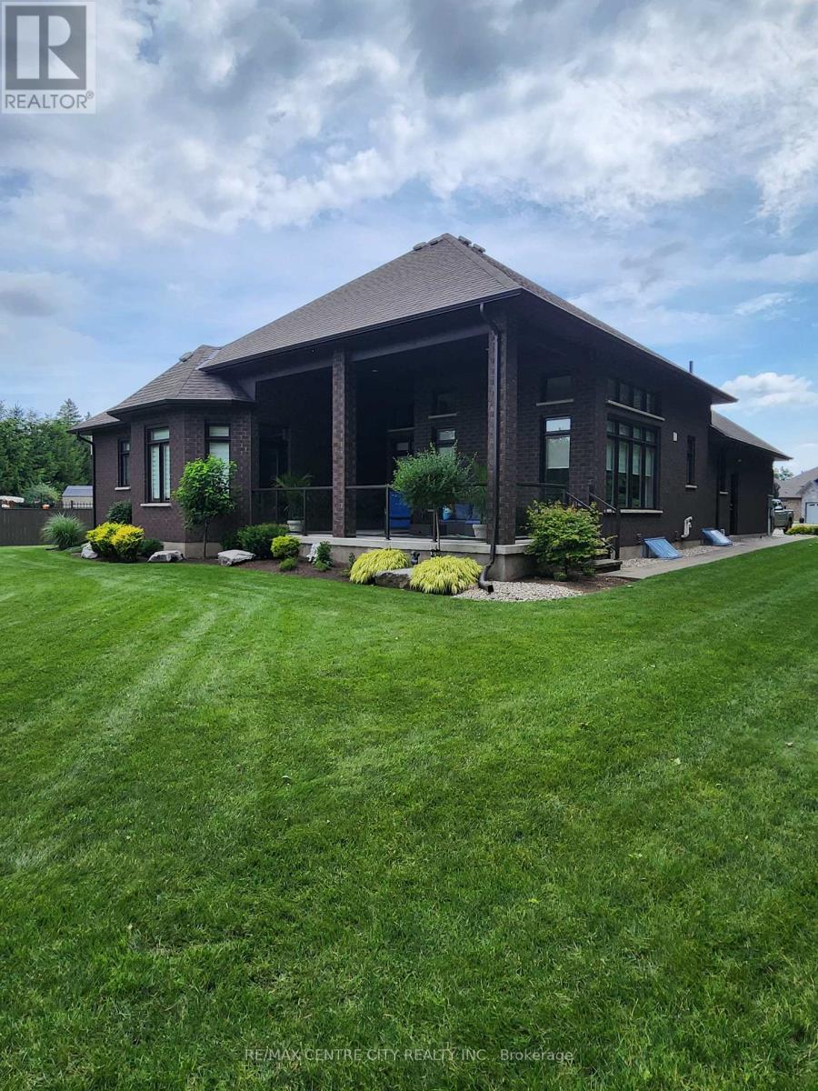 7 Drake Court, Strathroy-Caradoc (Sw), Ontario  N7G 0E1 - Photo 37 - X9396142