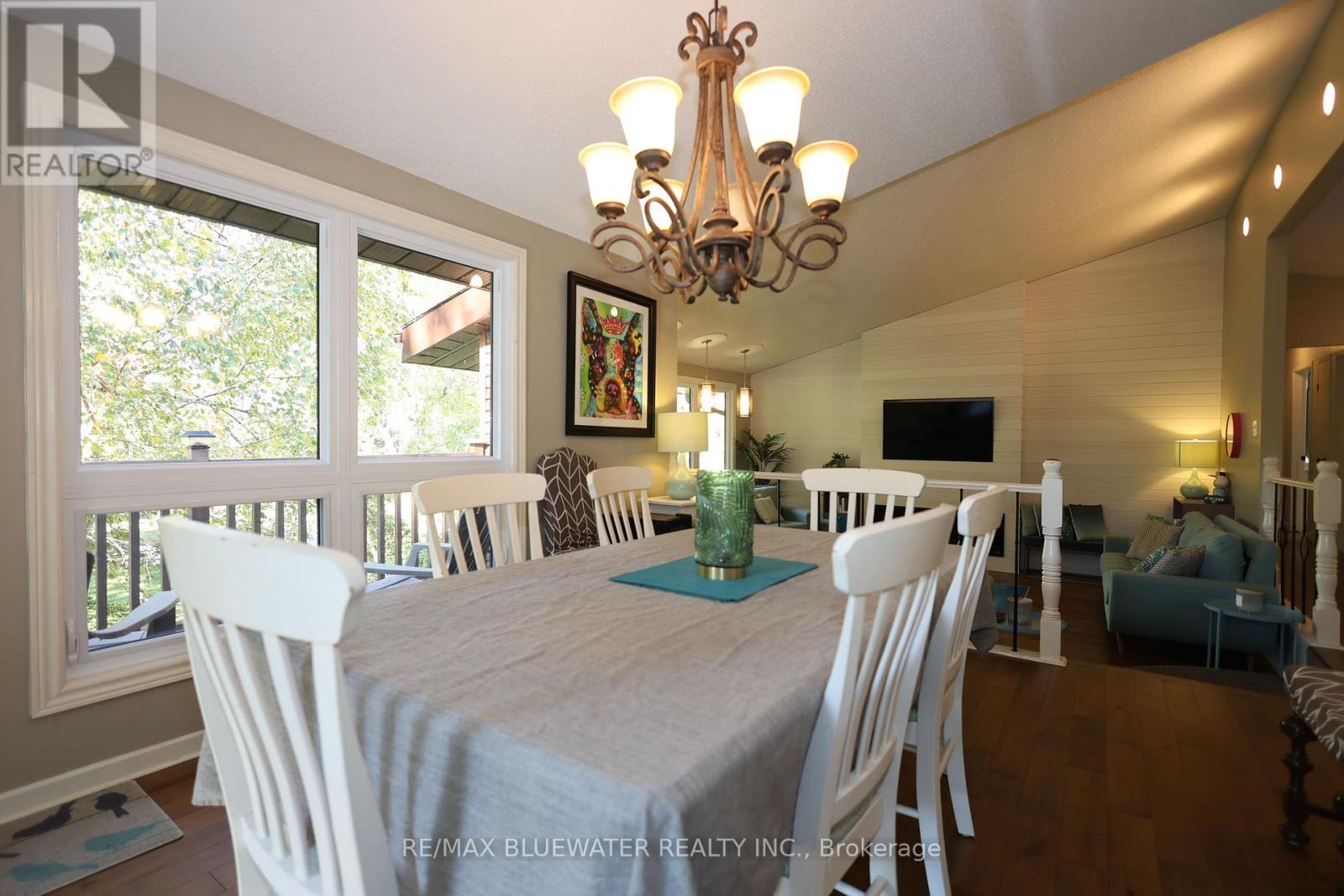 5429 Lake Valley Grove Road, Lambton Shores, Ontario  N0N 1J7 - Photo 11 - X9397505