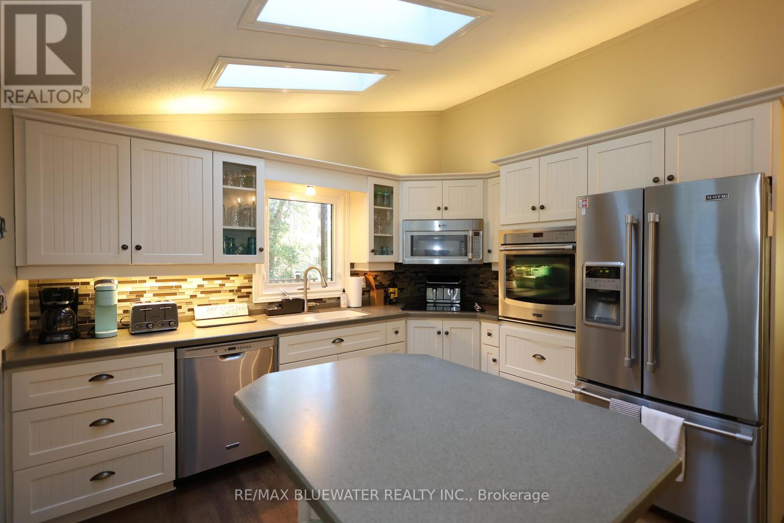 5429 Lake Valley Grove Road, Lambton Shores, Ontario  N0N 1J7 - Photo 13 - X9397505