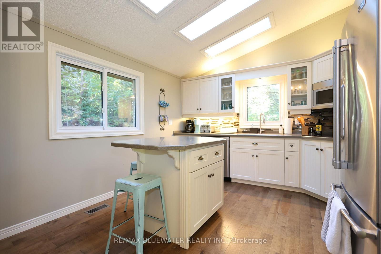 5429 Lake Valley Grove Road, Lambton Shores, Ontario  N0N 1J7 - Photo 14 - X9397505
