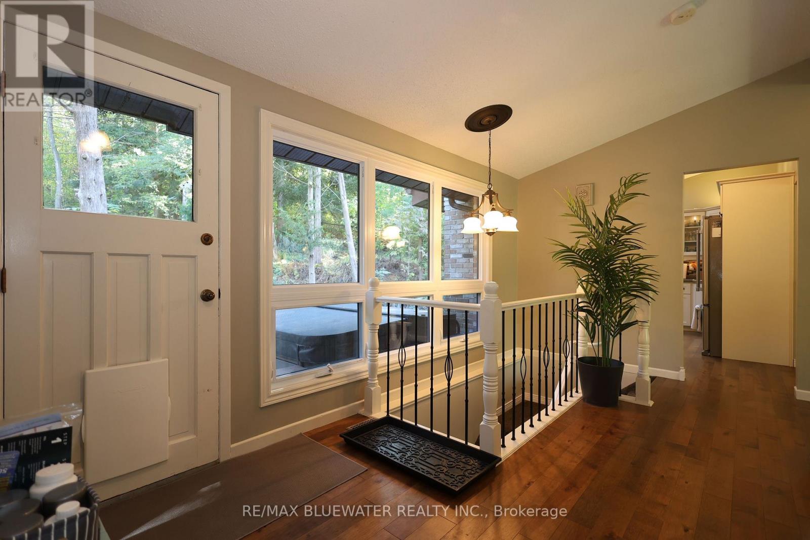 5429 Lake Valley Grove Road, Lambton Shores, Ontario  N0N 1J7 - Photo 18 - X9397505